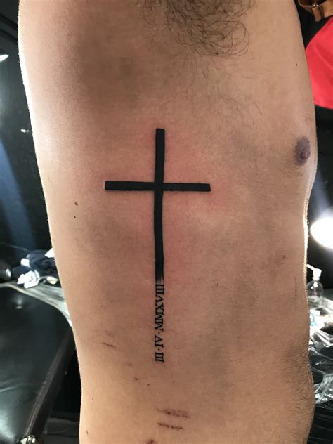 tatuaje con una cruz